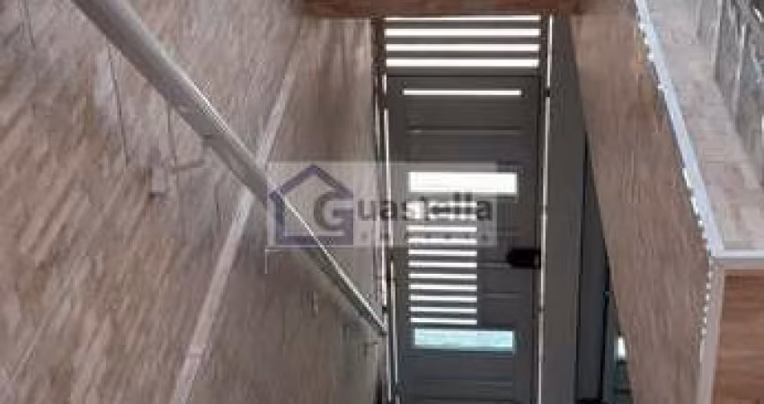 Casa Sobrado em Jardim Thelma - 2 Dorms, 1 Suíte, R$450 mil