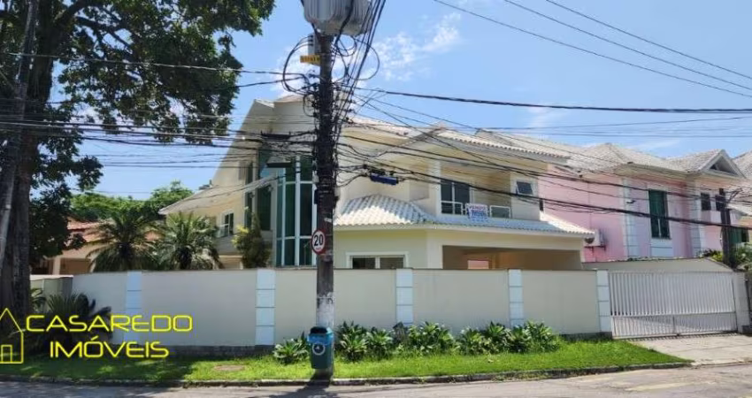 Casa em condomínio fechado com 4 quartos à venda em Jacarepaguá