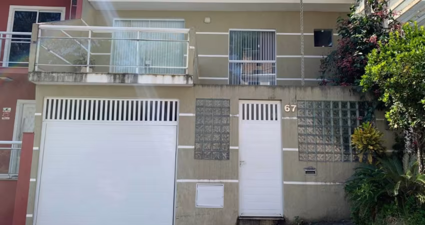 Excelente casa em condomínio fechado na Taquara com 120M²
