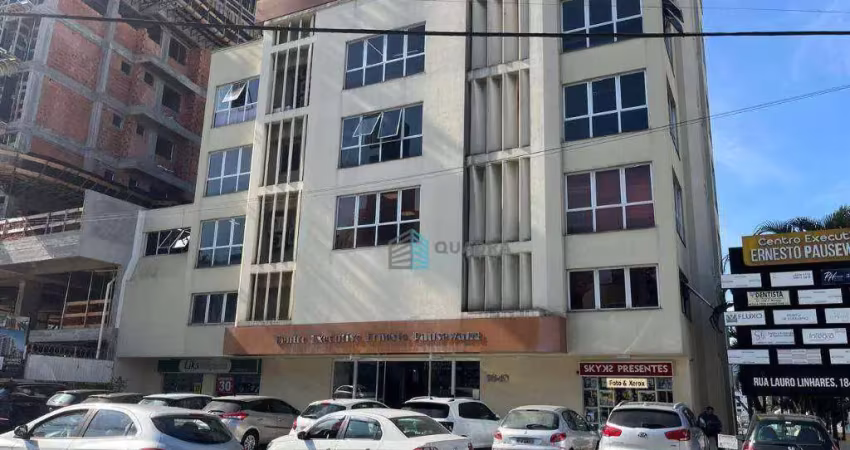 Conjunto de salas com vaga coberta na rua lauro linhares