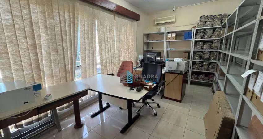 Sala no tradicional centro executivo ernesto pausewang com duas vagas de garagem