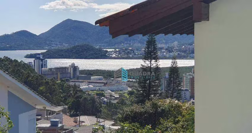 Casa com 3 dormitórios, sendo 01 suíte à venda, 214 m² por r$ 3.800.000 - trindade - florianópolis/sc