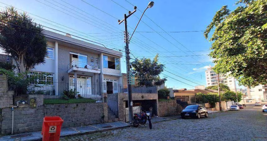 Casa à Venda Muito Bem Localizada no Bairro Trindade, Florinanópolis !!