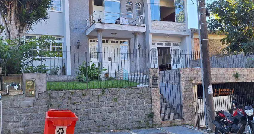 Casa à venda muito bem localizada no bairro trindade, florinanópolis !!