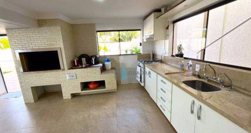 Casa à Venda com Amplo Terreno de Esquina no Parque São Jorge, Florianópolis !!