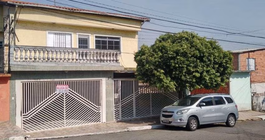 Sobrado para venda com 310 metros quadrados no Jardim Matarazzo em São Paulo.