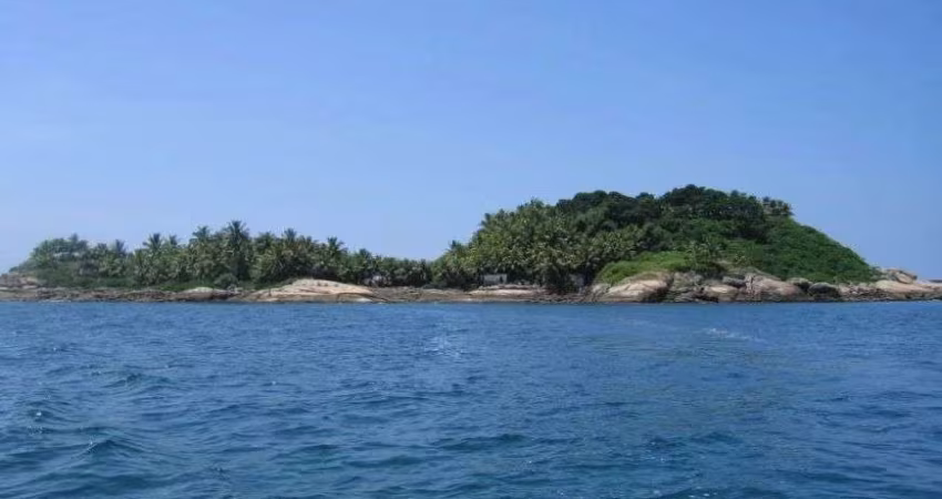 Ilha à venda na divisa entre Guarujá e Bertioga no litoral norte de São Paulo - SP.
