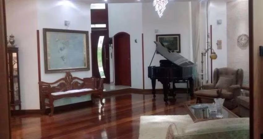 Casa sobrado à venda no Condomínio Residencial Morada dos Lagos na Aldeia da Serra em Barueri - SP