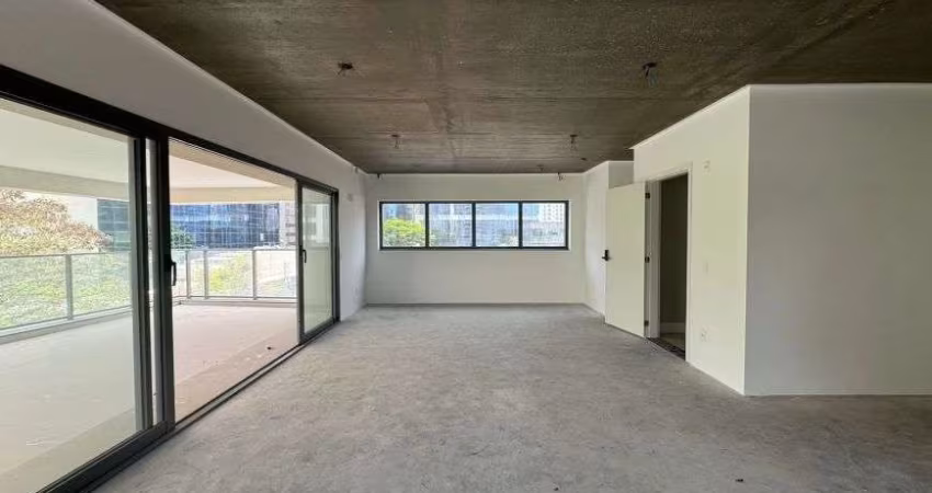 Apartamento alto padrão à venda no condomínio Stratos Itaim em São Paulo - SP