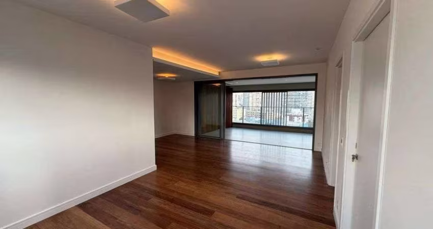 Apartamento alto padrão à venda no condomínio Tríad Vila Nova Conceição em São Paulo - SP.