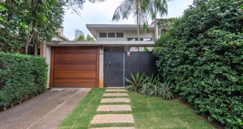 Casa sobrado alto padrão à venda no Jardim Paulistano em São Paulo - SP