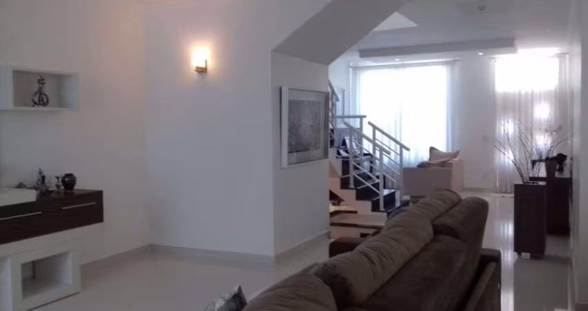 Casa alto padrão no Condomínio Terras do Cancioneiro em Paulínia, São Paulo.