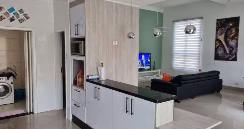 Casa de condomínio para venda tem 300 metros quadrados em Paisagem Renoir - Cotia - SP.