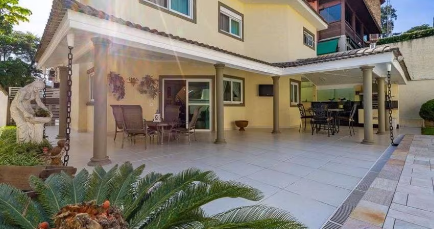 Casa de alto padrão à venda no Condomínio Alphaville em Santana de Parnaíba - SP.