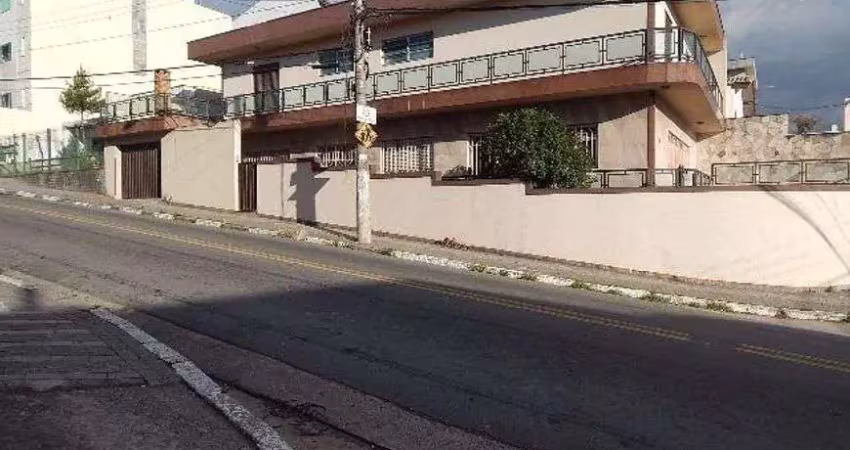 Casa para venda possui 500 metros quadrados com 3 quartos em Jardim Pilar - Mauá - SP