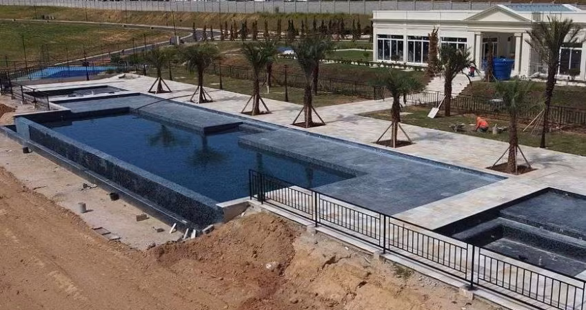 Terreno à venda no Condominio Villa dos Pinheiros em Indaiatuba - SP.