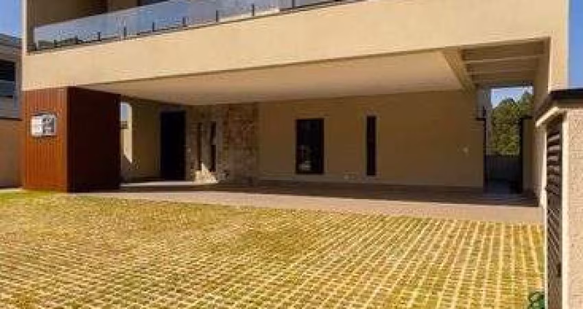 Casa à Venda no Condomínio Itahyê 2 em Santana de Parnaíba - SP
