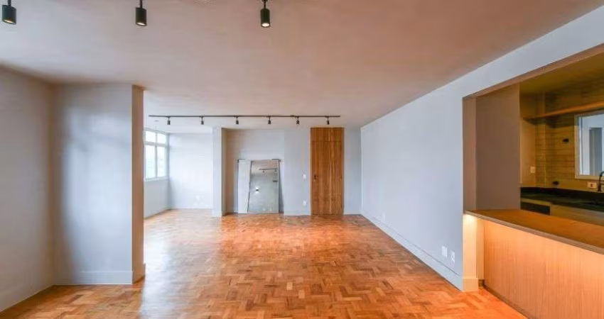 Apartamento alto padrão à venda no Condomínio Edificio Embassy no Jardim Paulista em São Paulo - SP