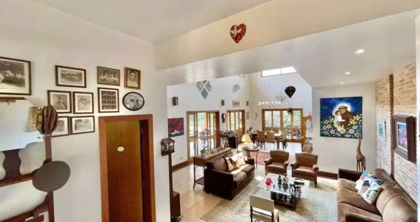 Casa sobrado de alto padrão à venda na Associação Fazendinha na Granja Viana em Carapicuíba - SP