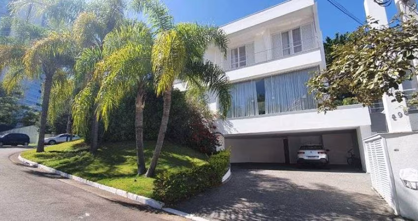 Casa à Venda no Condomínio AlphaPlus em Barueri - São Paulo.