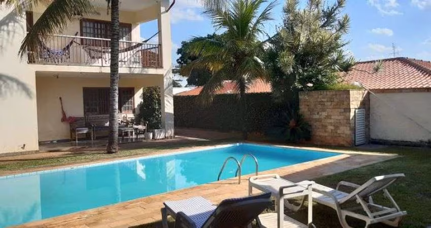 Casa à venda no Jardim das Paineiras em Campinas - SP.