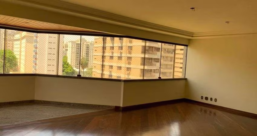 Apartamento para venda tem 235 metros quadrados com 4 quartos em Cambuí - Campinas - SP.