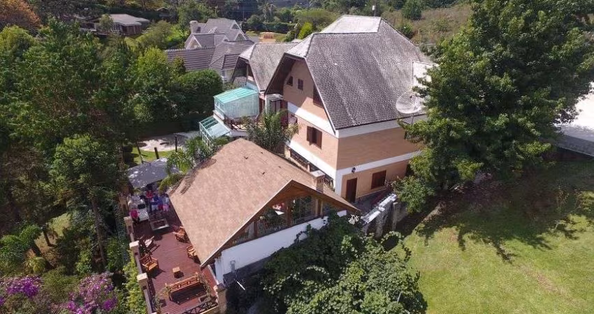 Casa de alto padrão à venda em Campos do Jordão - São Paulo.