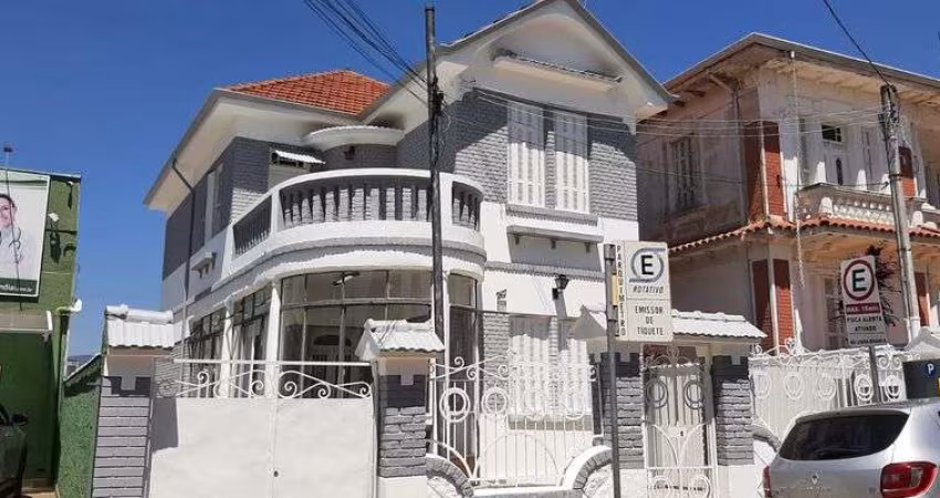 Casa para venda tem 429 metros quadrados com 3 quartos em Centro - Jundiaí - SP