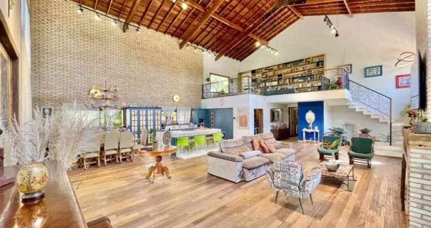 Casa sobrado de alto padrão à venda no Condomínio Palos Verdes na Granja Viana em Carapicuíba - SP