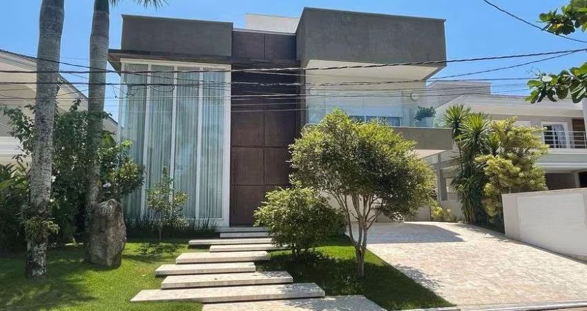 Casa à Venda no Condomínio Granville na Praia da Enseada em Guarujá - São Paulo.