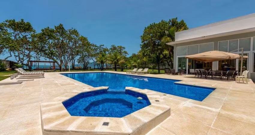 Casa à venda na Praia Vermelha em Ubatuba - SP.