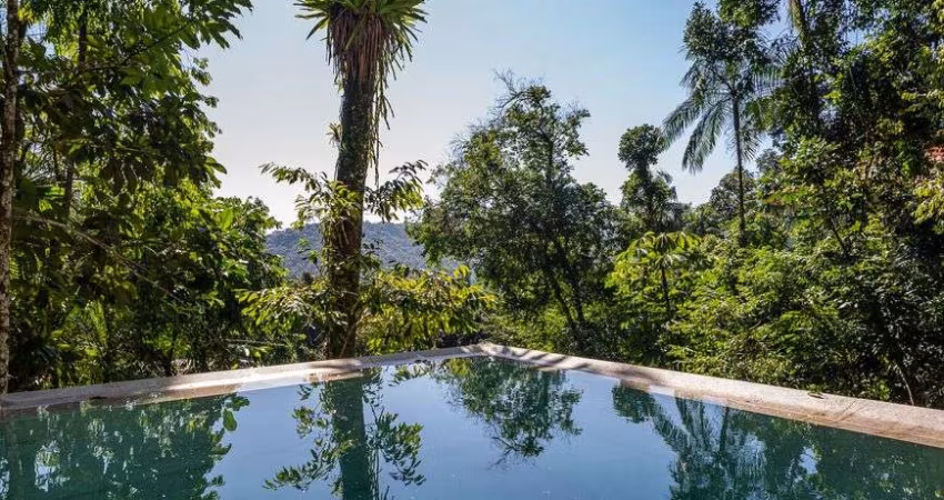 Casa à venda no Condomínio Sitio Sao Pedro em Guarujá - SP.