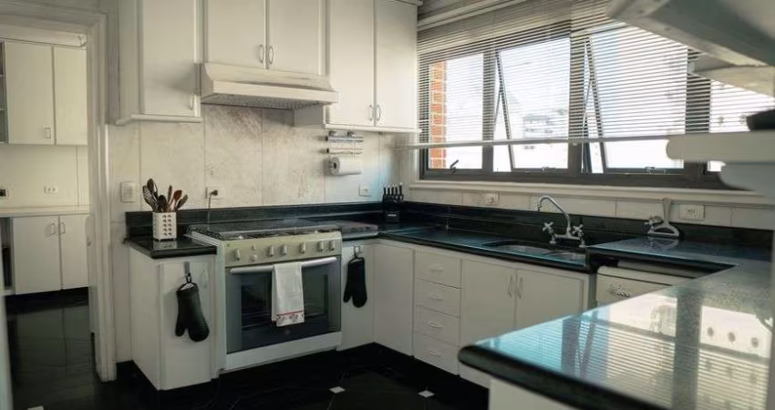 Apartamento Duplex à venda em bairro nobre Jardins em São Paulo.
