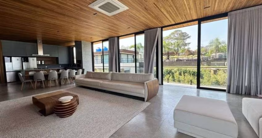 Casa alto padrão à venda no condomínio Aldeia da baleia em Baleia em São Sebastião - SP