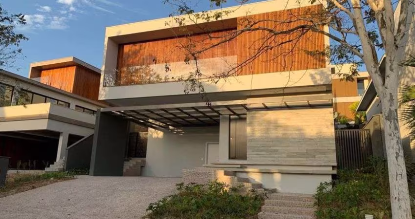Casa à Venda no Condomínio Alphaville Dom Pedro III em Campinas - SP