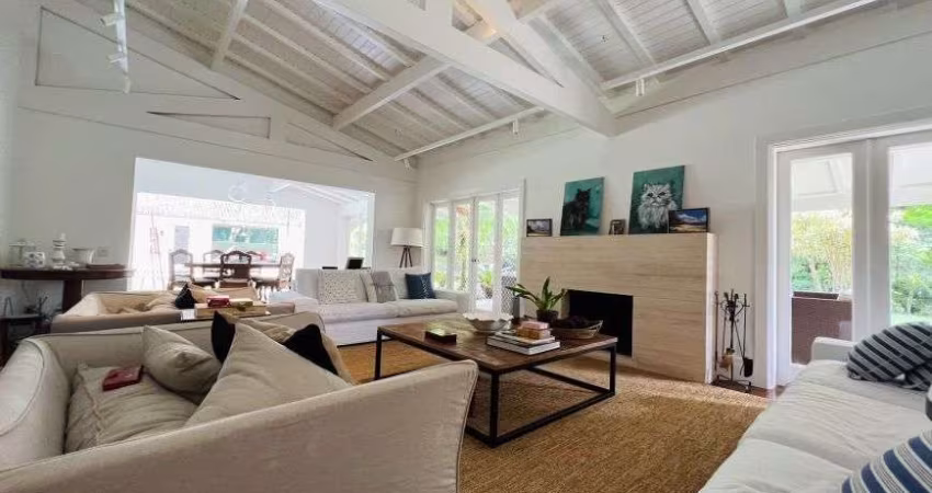 Casa térrea na serra à venda no Vale do Cuiabá em Petrópolis - RJ