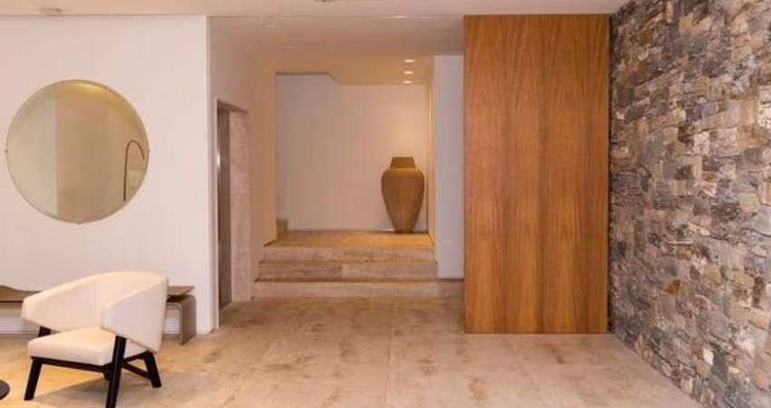 Casa de condomínio para venda tem 980 metros quadrados em Tamboré - SP.