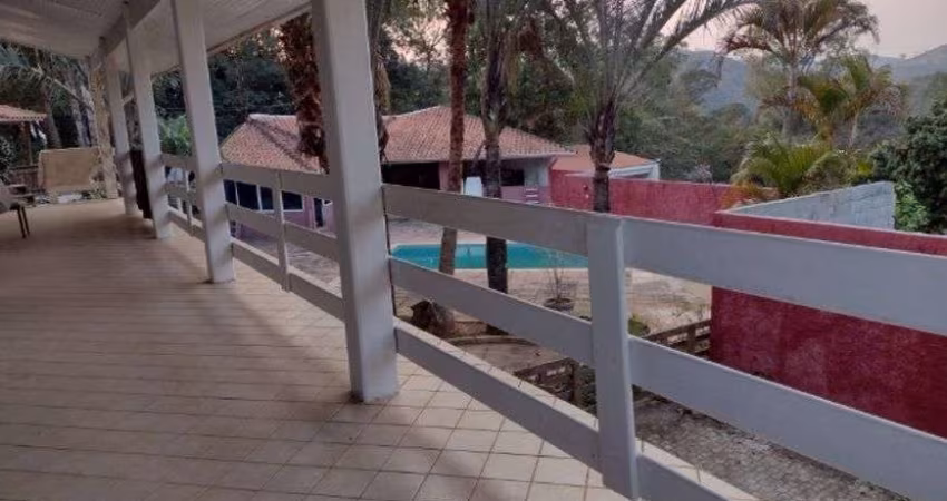 Casa à venda no Condomínio Portal das Acácias em Santana de Parnaíba - SP.
