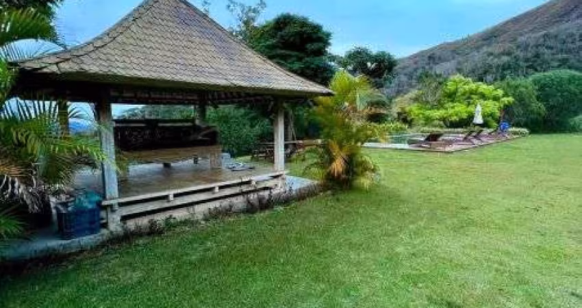 Sitio alto padrão à venda no Vale das Videiras em Petrópolis - RJ