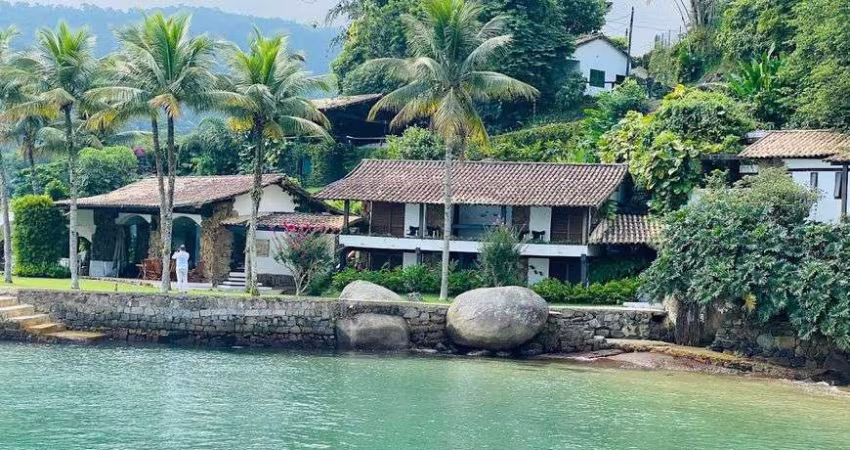 Casa sobrado de alto padrão à venda no Condomínio PortoGalo em Angra dos Reis - RJ.