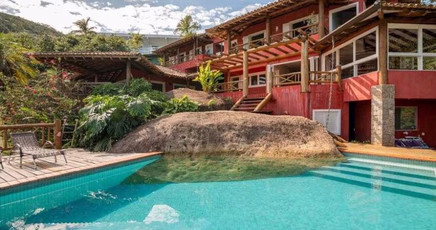 Casa de Alto Padrão à venda no Condomínio Sobreomar em Ilha Bela - SP.