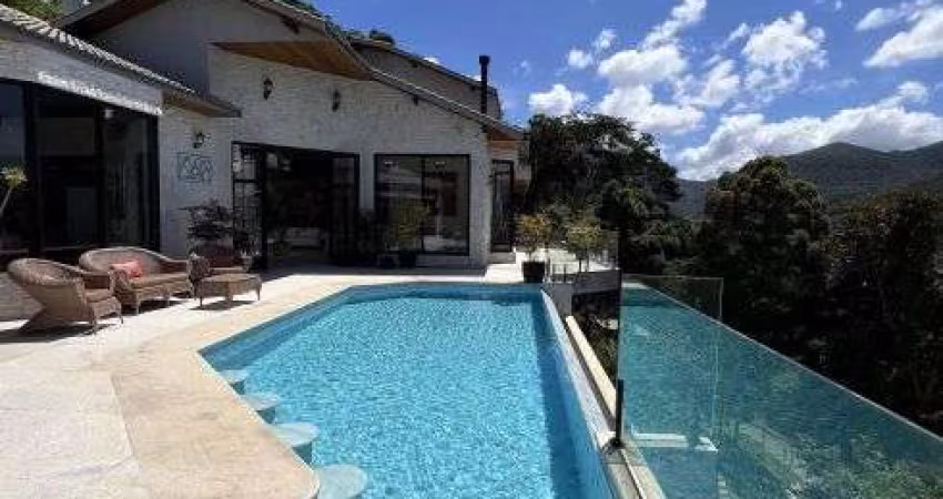 Casa sobrado à venda no Condomínio Santa Júlia em Itaipava em Petrópolis - RJ