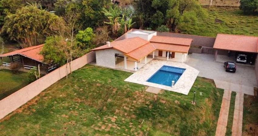 Casa à venda no Condomínio Náutico em Piracaia - SP.