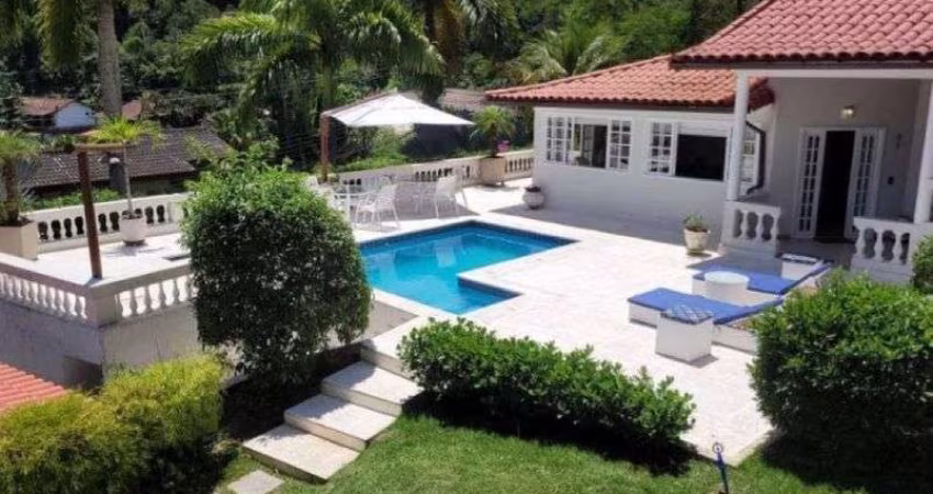 Casa sobrado de alto padrão à venda no Condomínio PortoGalo em Angra dos Reis - RJ.