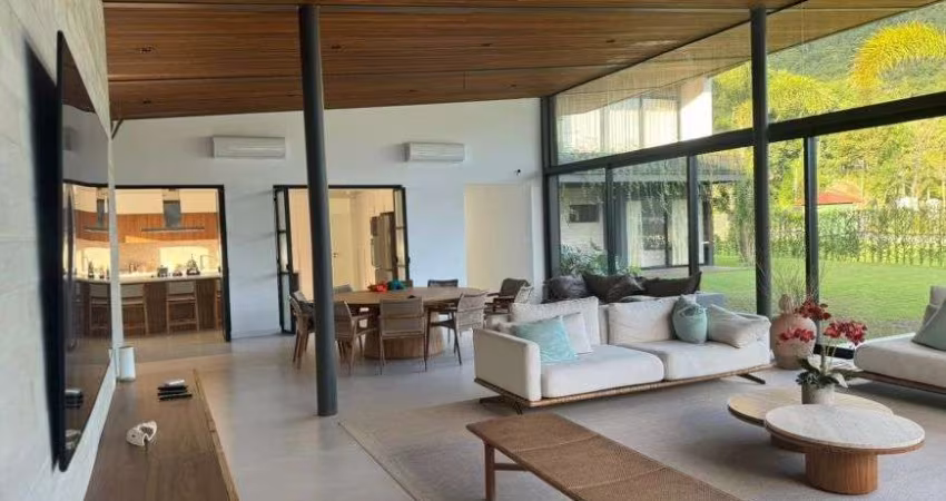Mansão à venda no Condomínio Portobello em Mangaratiba - RJ