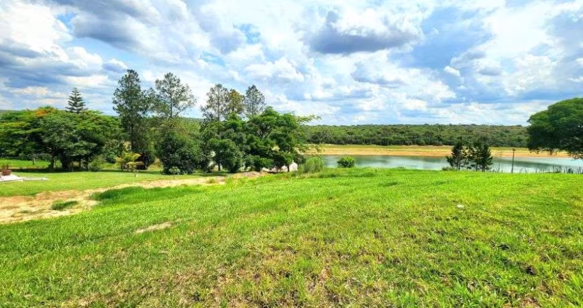Lote à venda no Condomínio Riviera de Santa Cristina XIII em Paranapanema - SP
