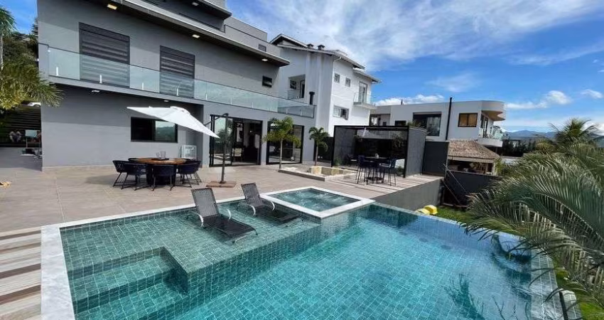 Casa alto de padrão à venda no Condominio Porto Atibaia em Atibaia - SP.