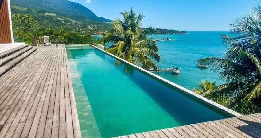 Casa à venda na Costeira na Feiticeira em Ilhabela - SP