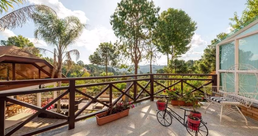 Casa de alto padrão à venda no Jardim Manancial em Campos do Jordão - SP.