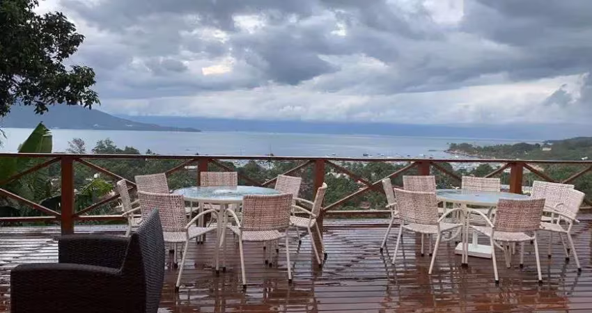 Casa à venda em Ilhabela - SP.